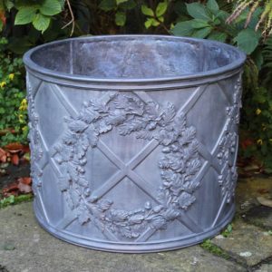 OAK GARLAND ROUND LEAD PLANTER