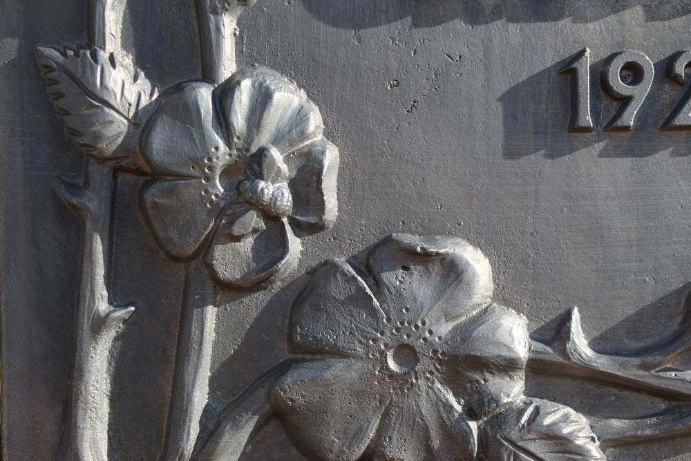 ARTS AND CRAFTS BESPOKE LEAD PLANTER - Image 7