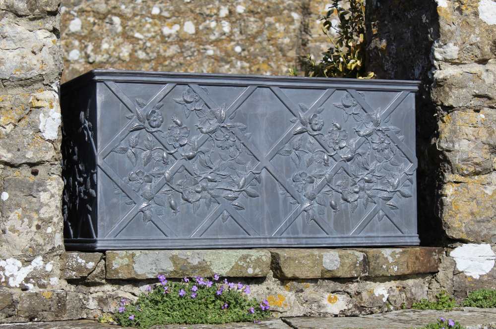 DOG ROSES LEAD CISTERN - Image 2