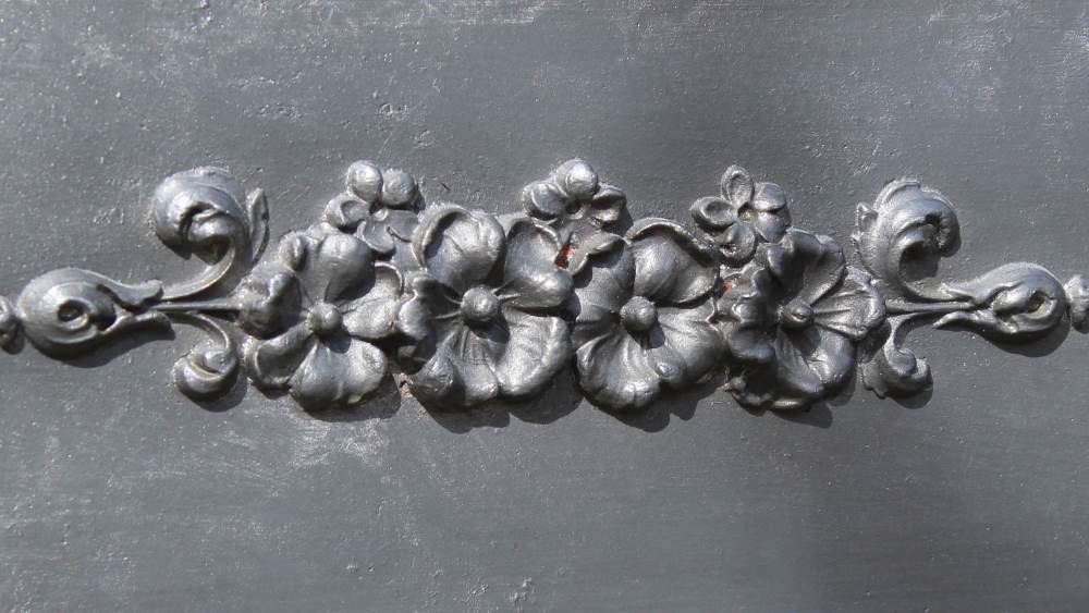 FLORAL SPRAY ROUND LEAD PLANTER - Image 2