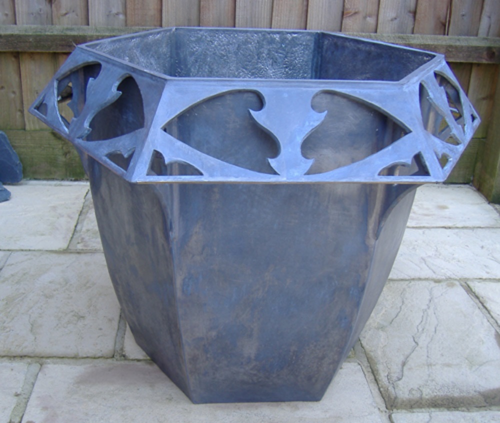 HASTINGLEIGH LEAD PLANTER