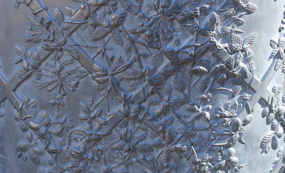 HONEYSUCKLE BLOSSOM ROUND LEAD CISTERN - Image 2