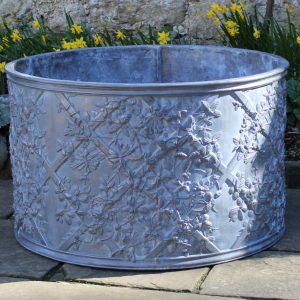 HONEYSUCKLE BLOSSOM ROUND LEAD CISTERN