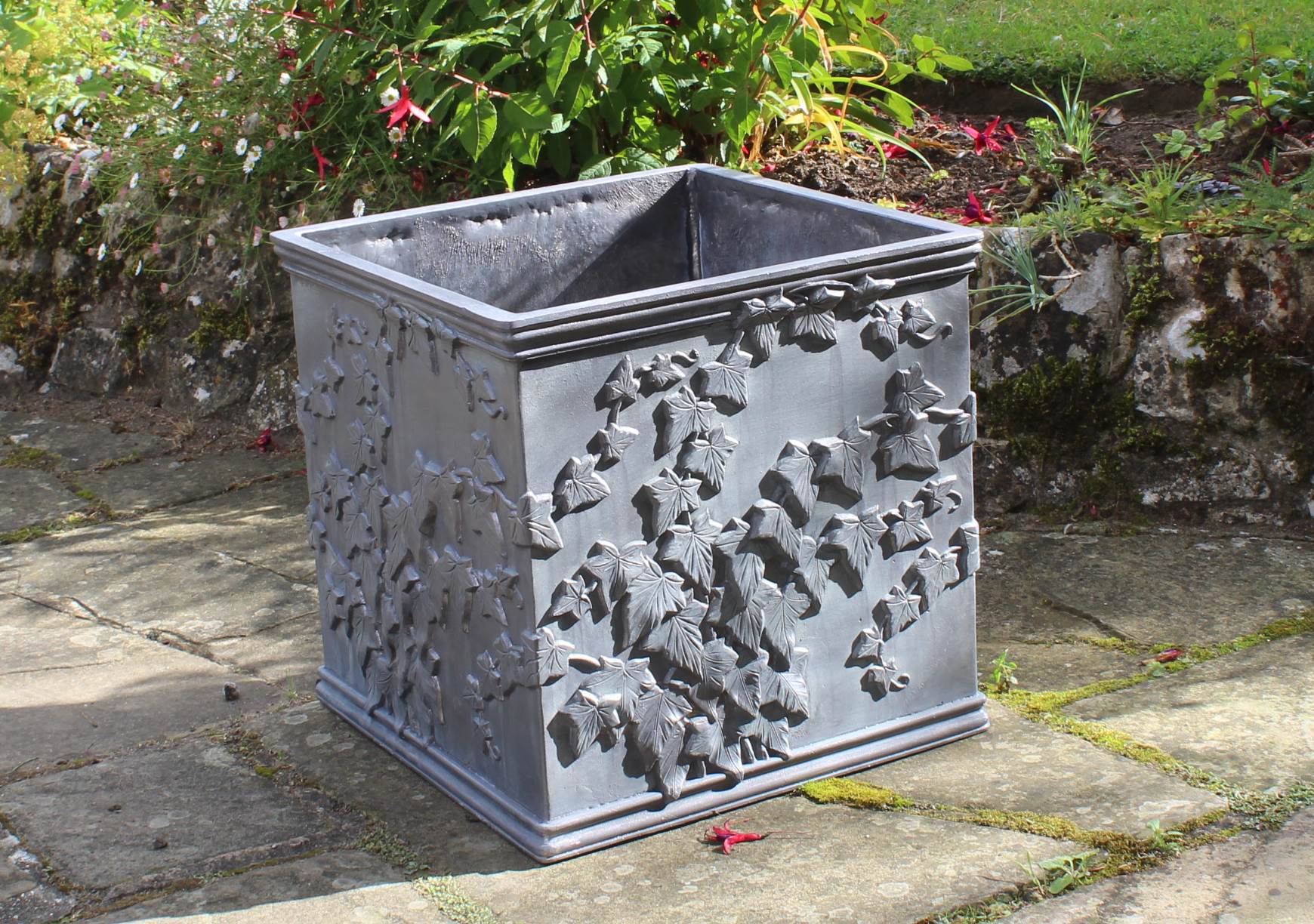 IVY SQUARE LEAD PLANTER