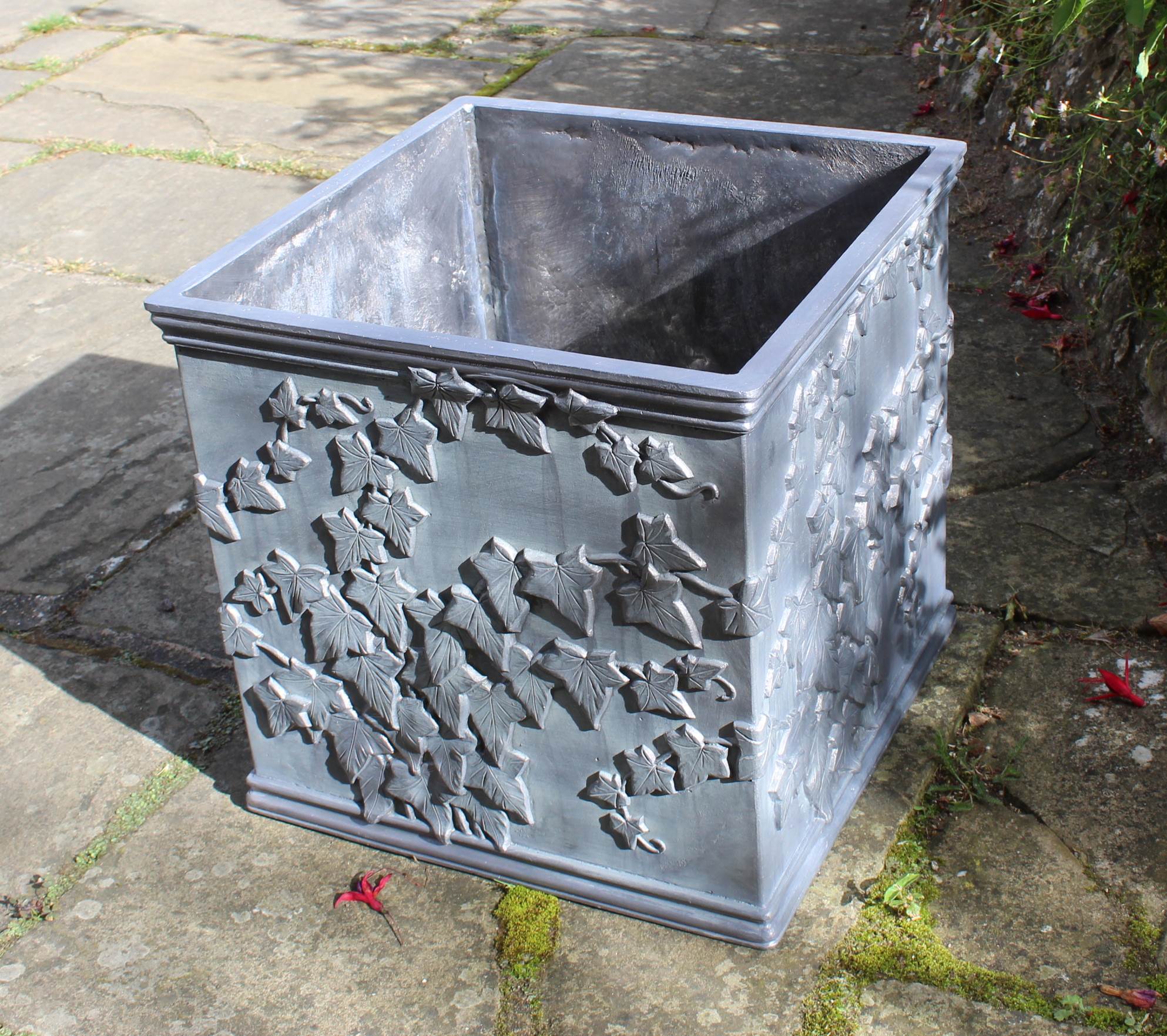 IVY SQUARE LEAD PLANTER - Image 2