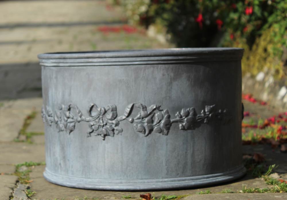 MAIDEN'S FAVOUR LEAD PLANTER - Image 3