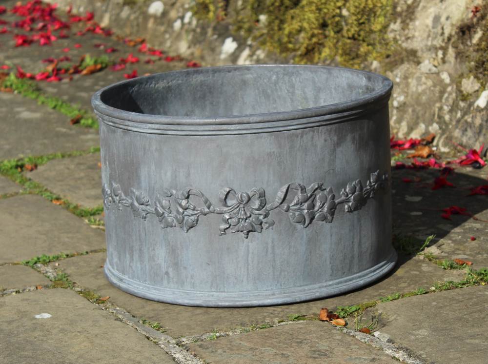 MAIDEN'S FAVOUR LEAD PLANTER