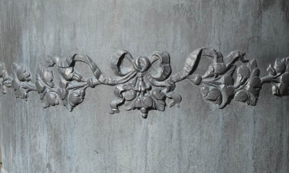 MAIDEN'S FAVOUR LEAD PLANTER - Image 2