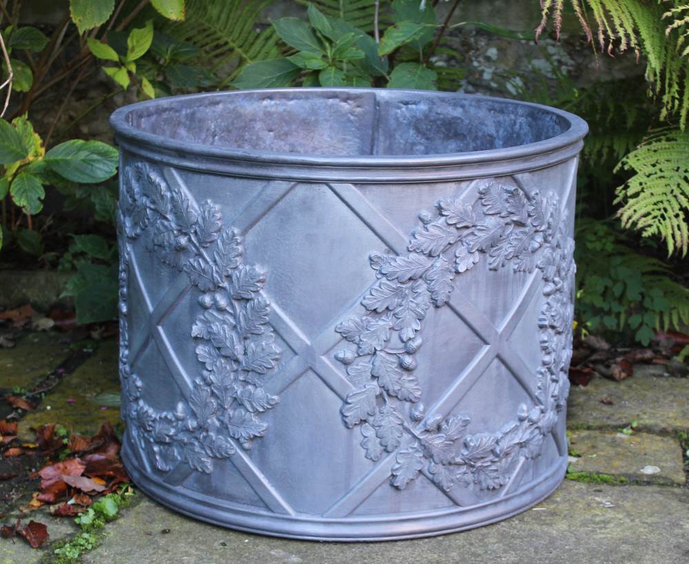 OAK GARLAND ROUND LEAD PLANTER - Image 6