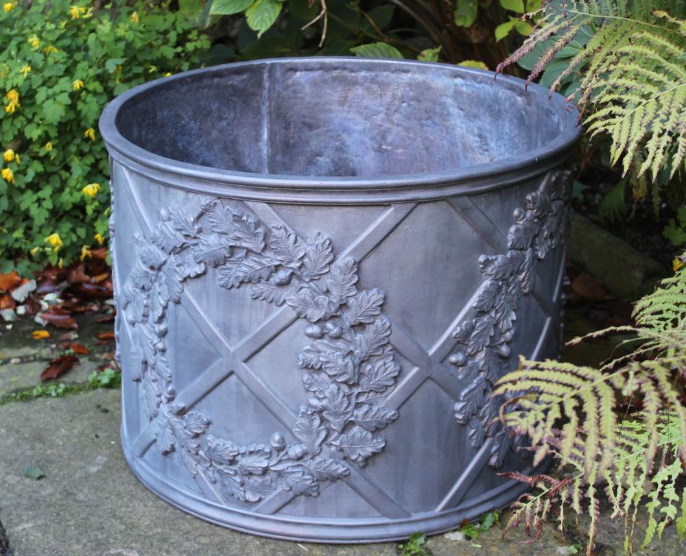OAK GARLAND ROUND LEAD PLANTER - Image 5