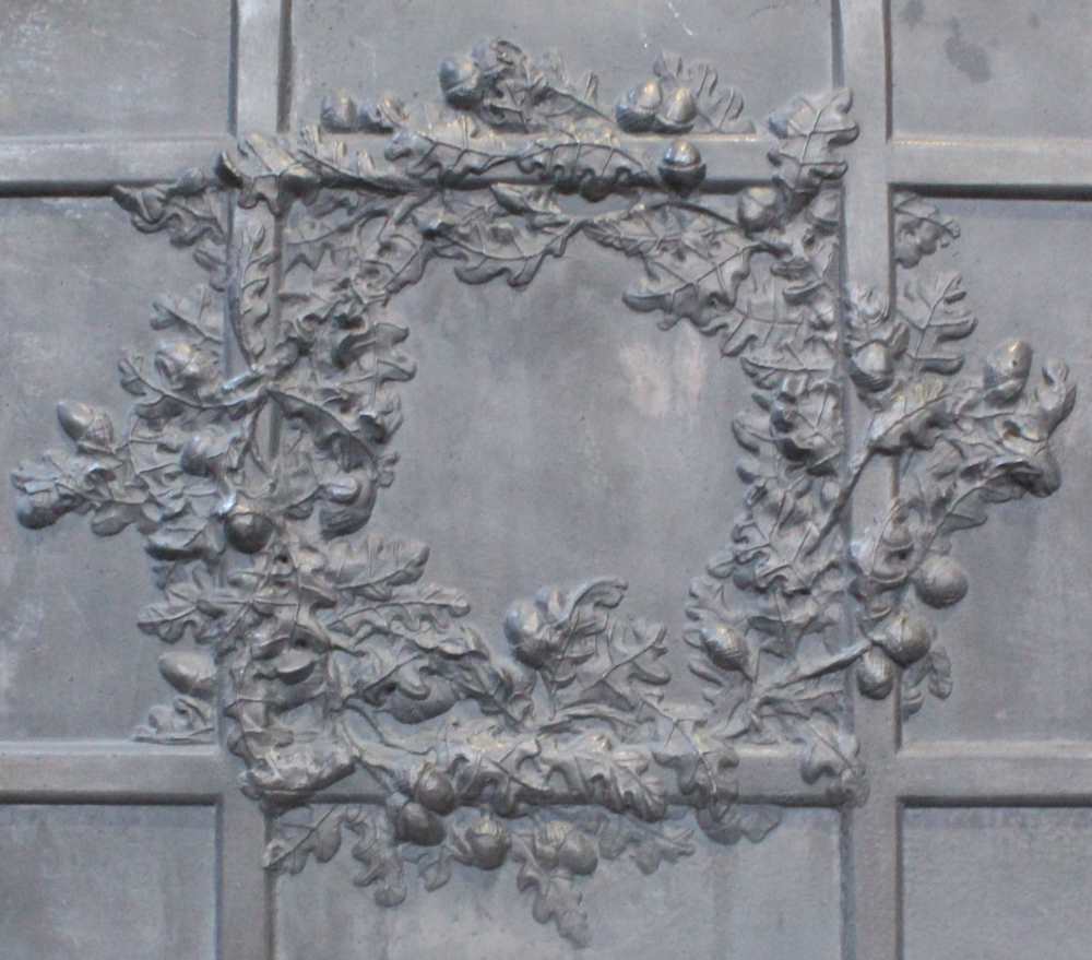 LARGE OAK GARLAND SQUARE LEAD PLANTER - Image 3