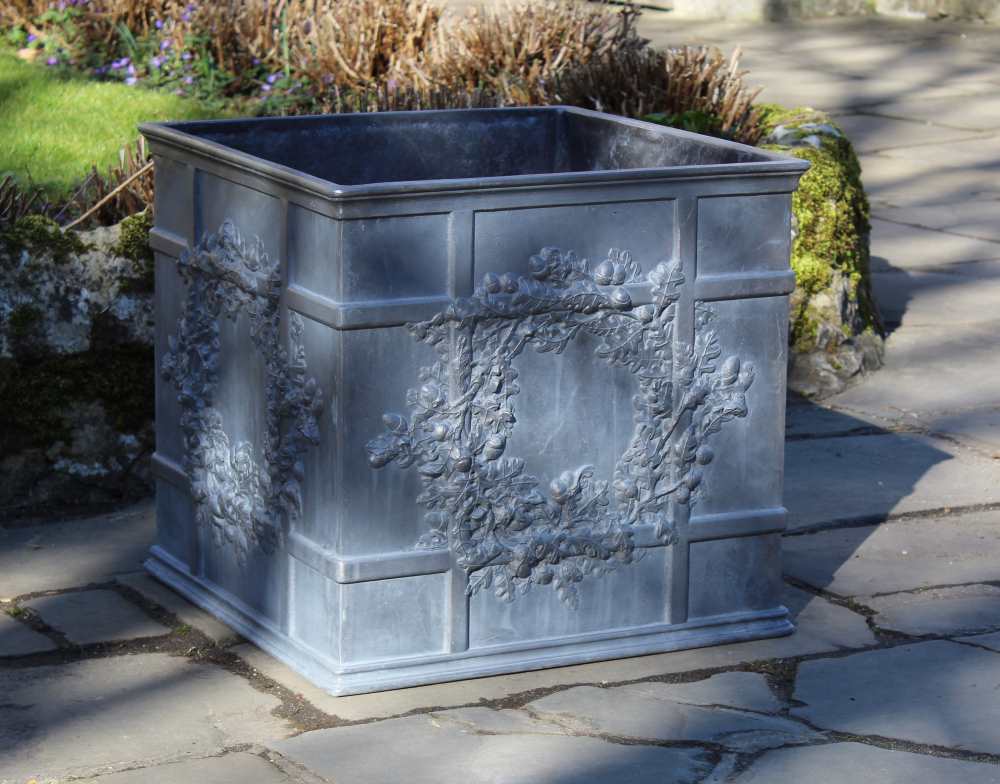 LARGE OAK GARLAND SQUARE LEAD PLANTER - Image 4