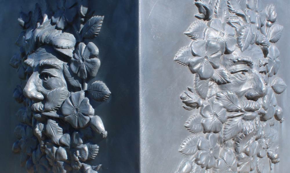 DOG ROSE GREEN MAN LEAD PLANTER - Image 3