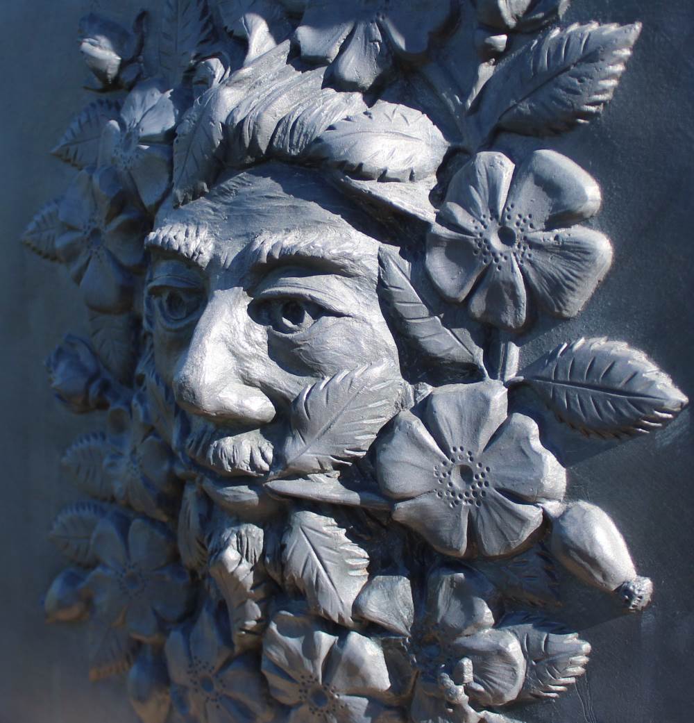 DOG ROSE GREEN MAN LEAD PLANTER - Image 2